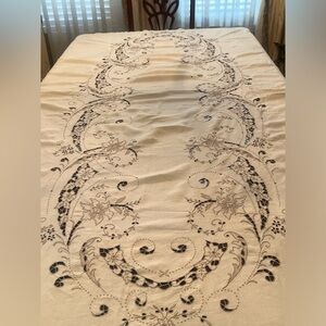 Beige MADEIRA LINEN HAND EMBROIDERED FLORAL CUTWORK TABLECLOTH VINTAGE:115”x 63”